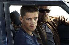 Brenton Thwaites as J.R. and Ewan McGregor as Brendan Lynch: "He comes in with scratches on his face. I wanted it to feel like there was some scuffle that he'd been through.
